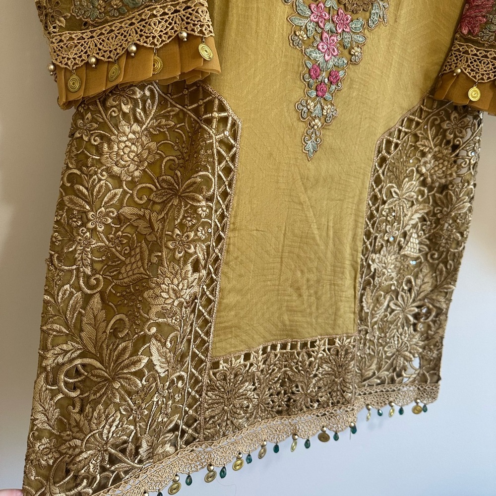 Chic Yellow Floral Kurta Set with Dupatta - Picture 5 of 10